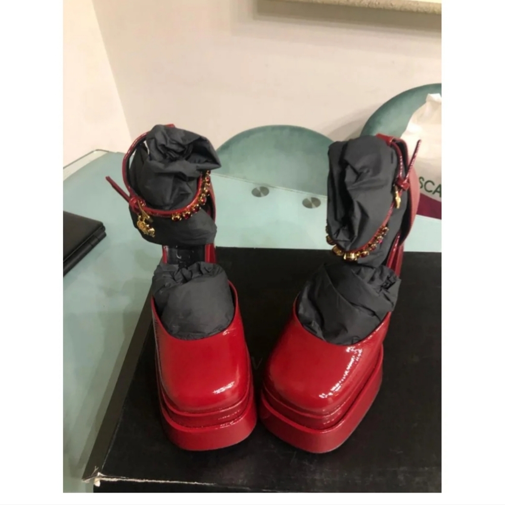 VERSACE Medusa Red Parent Leather Platform Pumps New 38EU / 8 US RSP $1575